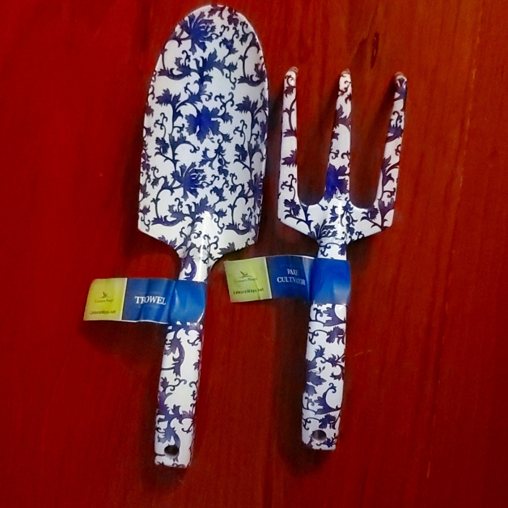 NWT. Leisure Ways Gardening Tool Set Trowel and Rake cultivator. Blue and White.
